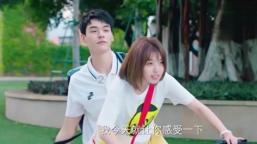 奥迪A7借给朋友，第二天被告知车被撞报废了？男子：驾驶人打电话不接 发微信不回